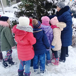 Beneficiile plimbărilor în aer liber pentru copii