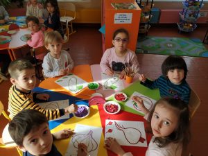 Activități zilnice captivante pe centre de interes.